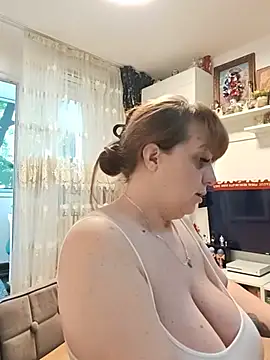 AvaLloyd online show from May 24, 1:21 pm