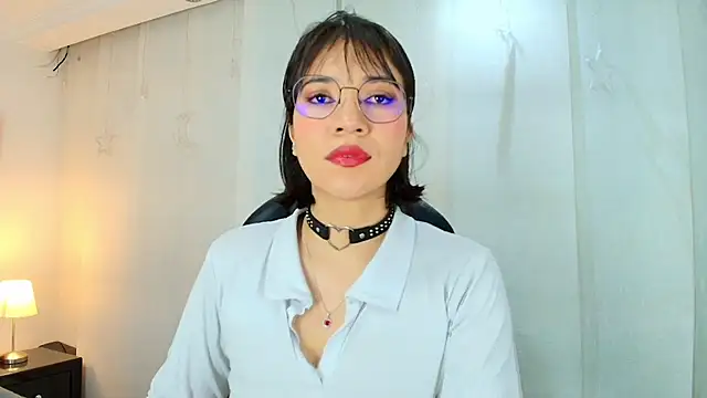 lina bedoya  online show from May 16, 11:42 am