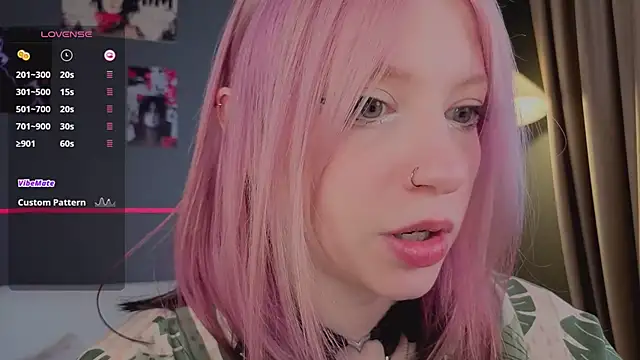 arielabradberry online show from May 11, 1:46 pm