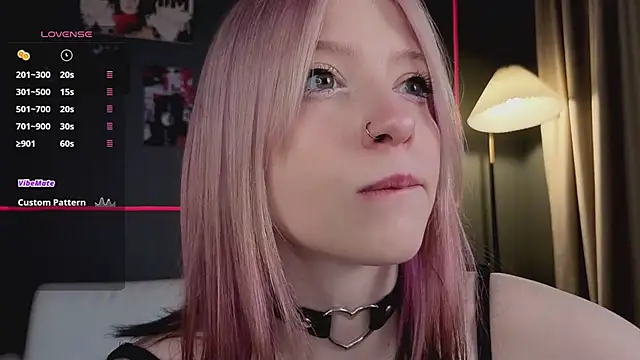 arielabradberry online show from May 18, 1:28 pm