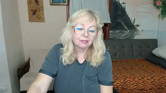 EvelynLoveShy online show from November 28, 8:56 pm