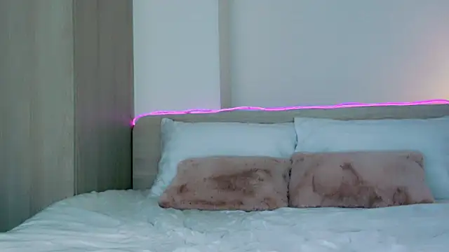 oh-my-mia online show from December 17, 8:40 am