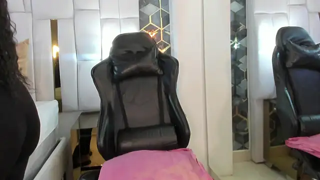 lia mariana online show from March 29, 10:09 pm