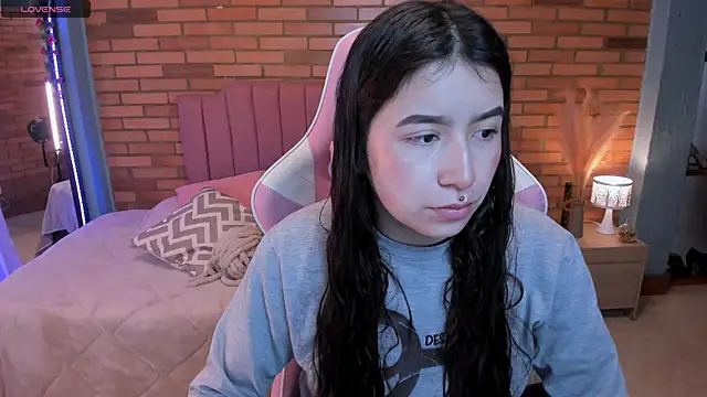 Amy joones online show from May 21, 11:30 am