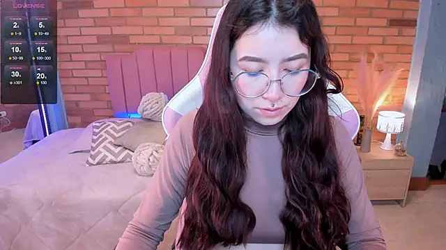 Amy joones online show from May 20, 11:29 am