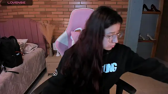 Amy joones online show from May 2, 11:13 am