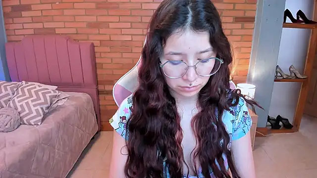 Amy joones online show from May 13, 11:49 am