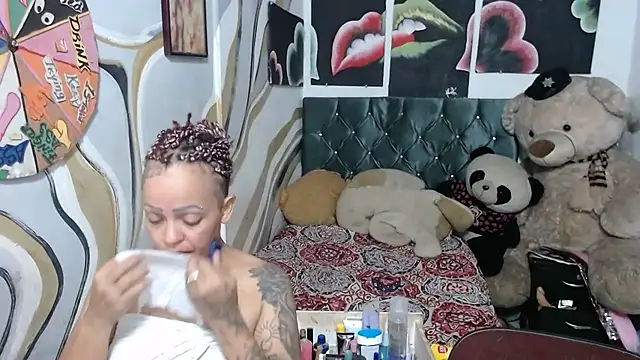 manzanahot9 online show from April 4, 7:45 pm