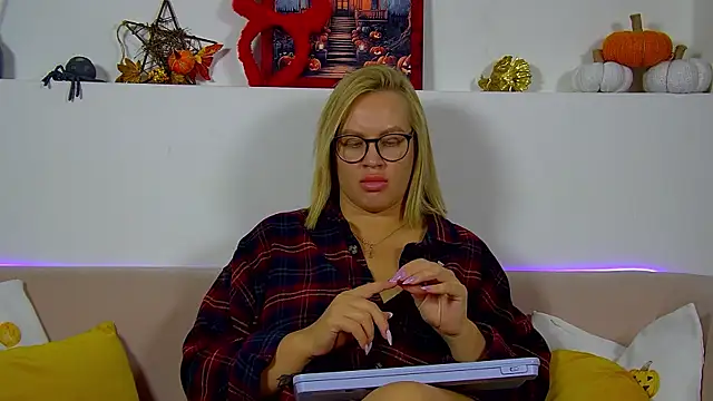 MariaNeumann online show from November 2, 7:28 pm