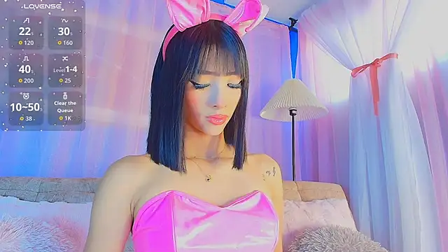 liccy hall online show from March 31, 11:43 am