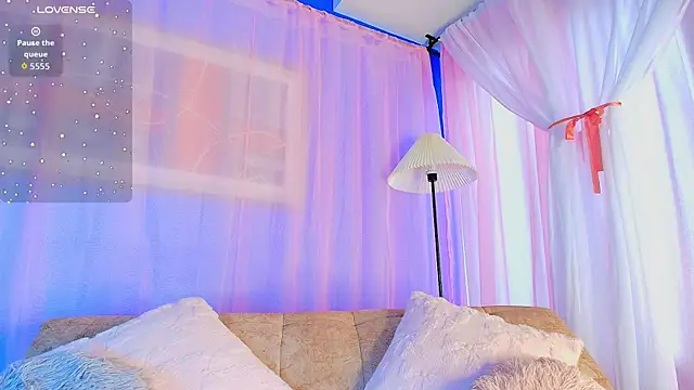 liccy hall online show from April 6, 11:44 am