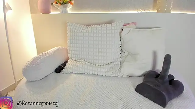 roxannegomez online show from March 11, 3:14 pm