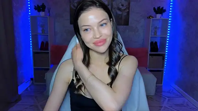 EmmyMills online show from May 15, 8:00 pm