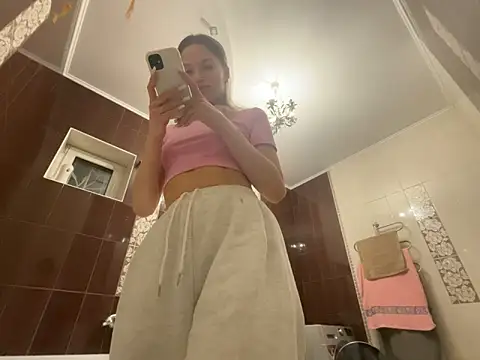 EmmyMills online show from March 6, 10:38 pm