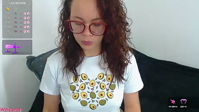 Snapshot of SharonR1 chatting on September 29, 12:49 am SharonR1 online show from September 29, 12:49 am