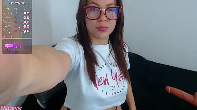 Snapshot of SharonR1 chatting on October 3, 10:48 pm SharonR1 online show from October 3, 10:48 pm