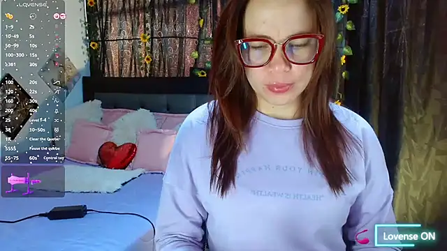 Snapshot of SharonR1 chatting on September 12, 10:28 pm SharonR1 online show from September 12, 10:28 pm