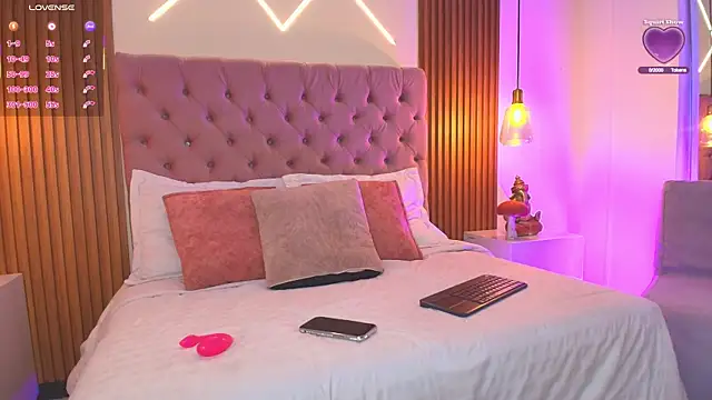 Sophia turneer online show from October 17, 8:17 am