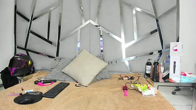 Catherinee69 x online show from December 4, 3:42 am