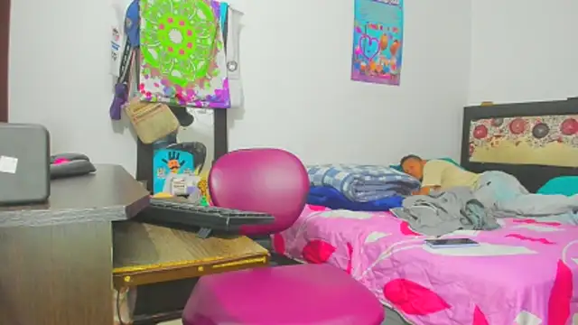 yournaughtyandsexyprinces online show from October 26, 3:46 am