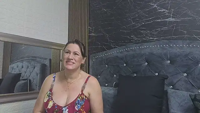 charlotte  G online show from March 22, 10:54 am