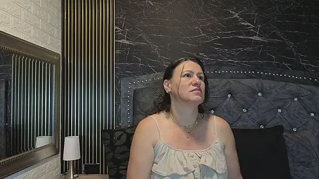 charlotte  G online show from April 28, 10:41 am