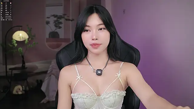 Miuzxc online show from April 10, 2:01 pm