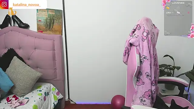 Katalina novoa online show from May 20, 2:08 am