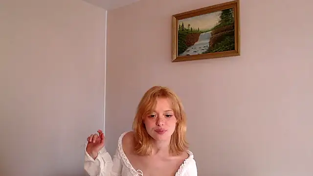 Snapshot of KatieMelone chatting on October 3, 11:26 am KatieMelone online show from October 3, 11:26 am