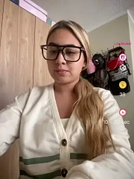 Miabonnett  online show from May 5, 9:07 pm