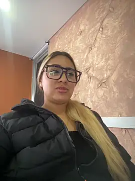 Miabonnett  online show from January 14, 1:49 pm