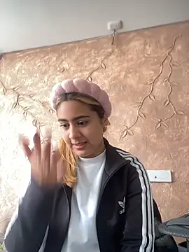 Miabonnett  online show from December 5, 1:01 pm