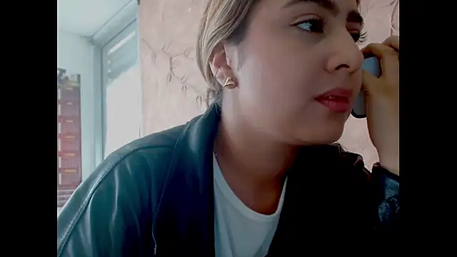 Miabonnett  online show from December 20, 1:37 pm