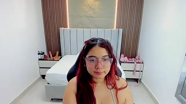 MADISON ROWAN1 online show from May 7, 3:22 am