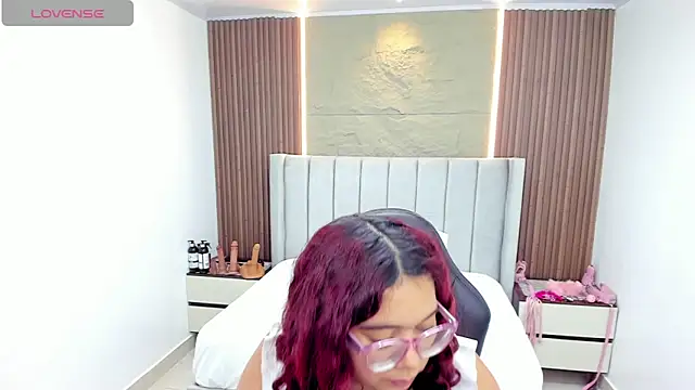 MADISON ROWAN1 online show from May 13, 3:34 am