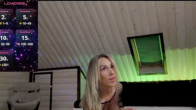 Snapshot of MissEla chatting on September 28, 6:31 am MissEla online show from September 28, 6:31 am