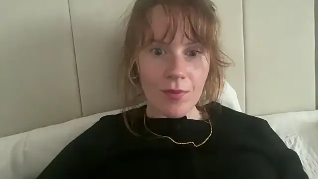 redheadrosie69 online show from October 3, 3:17 pm