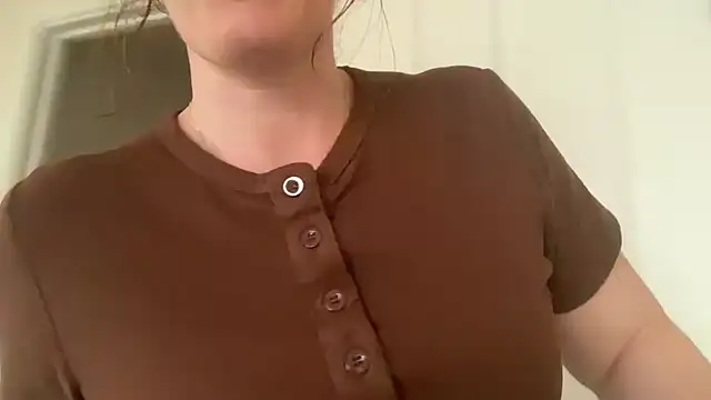 redheadrosie69 online show from May 5, 8:28 am