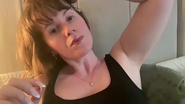 redheadrosie69 online show from May 15, 7:16 pm