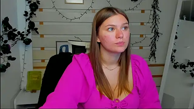 Josephine Kiss online show from May 6, 1:04 pm