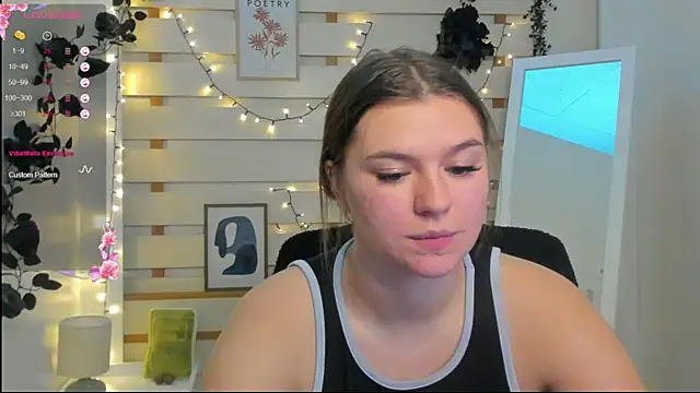 Josephine Kiss online show from March 4, 2:01 pm