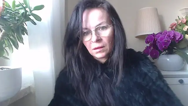 HelenLuxx online show from November 5, 7:13 am