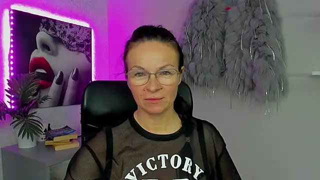 HelenLuxx online show from October 17, 6:38 am