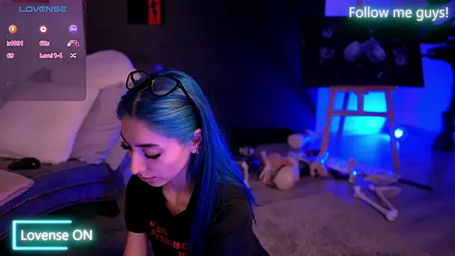 AriaVoss online show from October 12, 9:17 pm