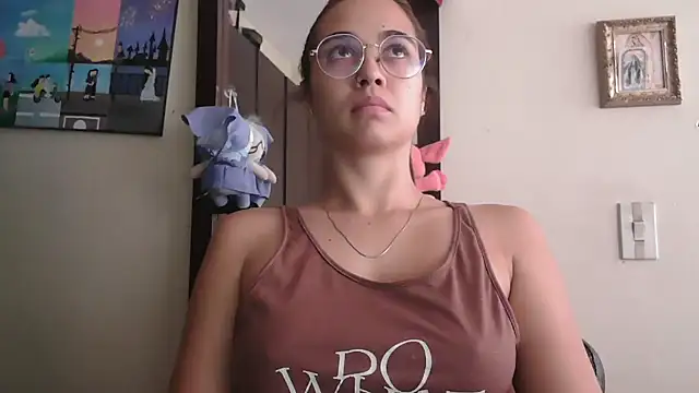 trianabell online show from May 10, 5:04 pm