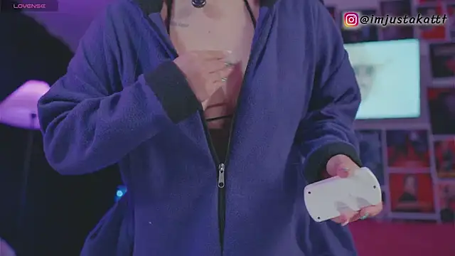 sensualkattt online show from January 8, 1:20 am