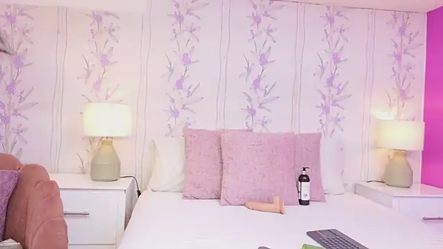 MiaSweeths online show from October 6, 7:18 pm