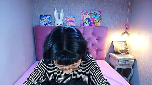 charlottemoonxz online show from May 13, 6:46 pm