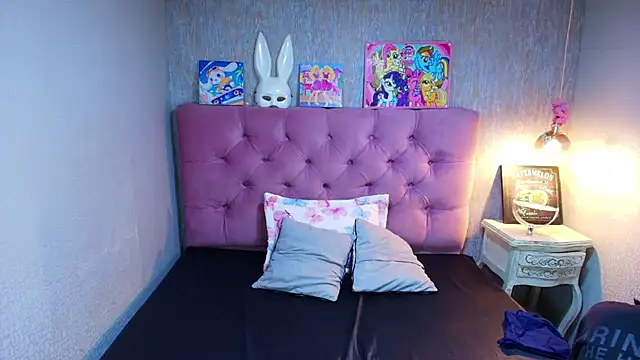 charlottemoonxz online show from May 22, 7:01 pm