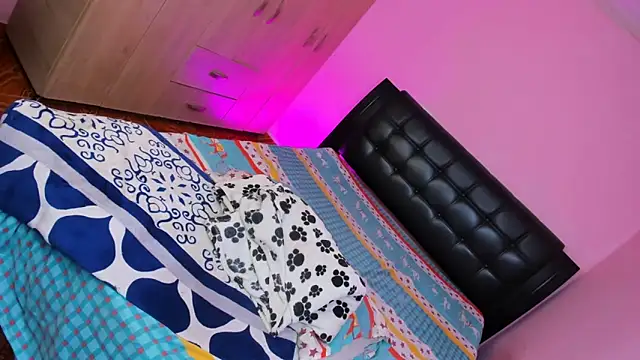 Charming J online show from April 9, 5:54 am